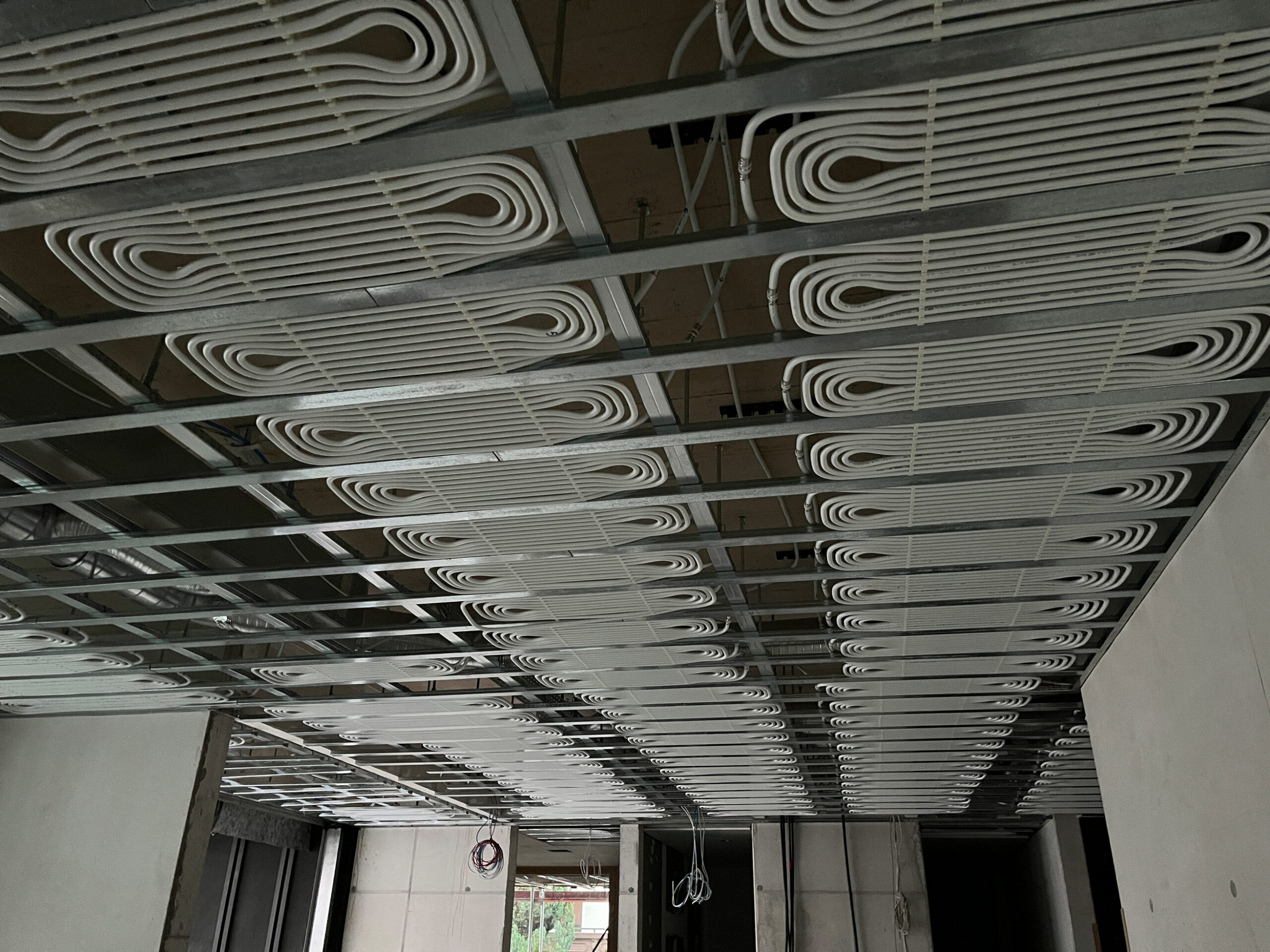 Klimatechnik im Deckenpanel: geplant vom Planungsbüro Lusser. Klimatechnik im Deckenpanel: geplant vom Planungsbüro Lusser.