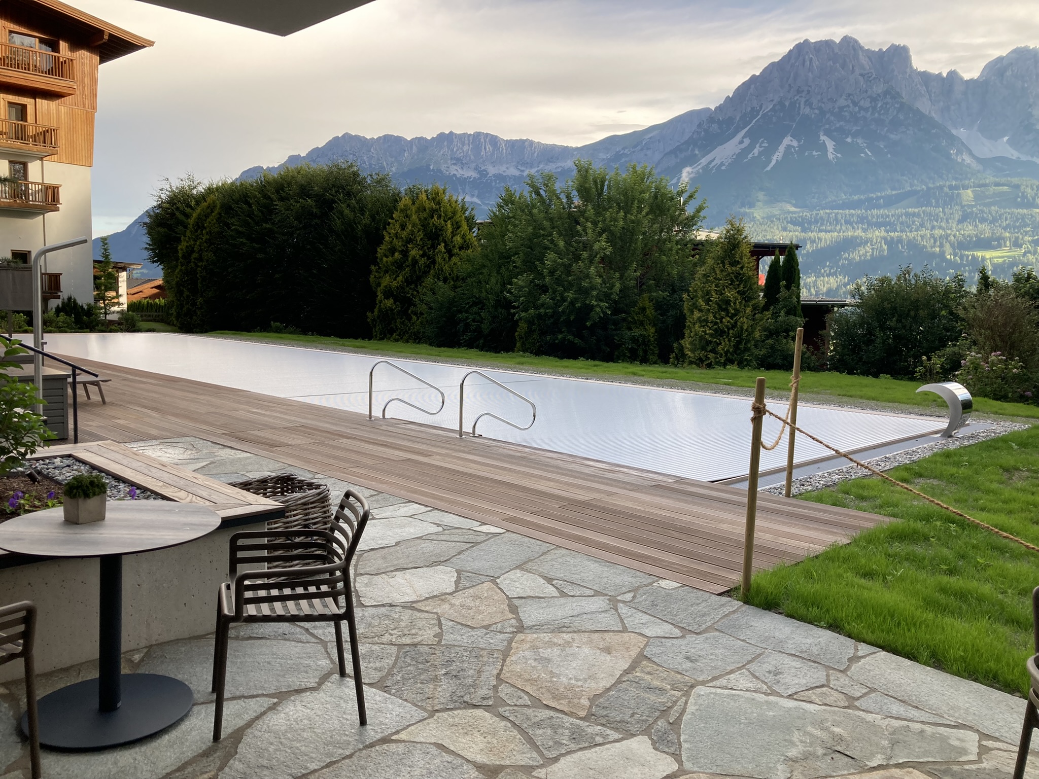 Pool mit Blick auf den Wilden Kaiser geplant vom Planungsbüro Lusser Pool mit Blick auf den Wilden Kaiser geplant vom Planungsbüro Lusser