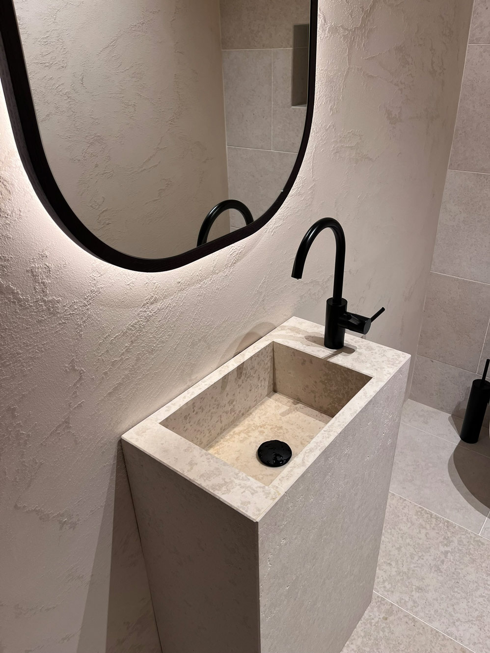 Schönes WC mit hochwertiger Amatur geplant vom Planungsbüro Lusser. Schönes WC mit hochwertiger Amatur geplant vom Planungsbüro Lusser.