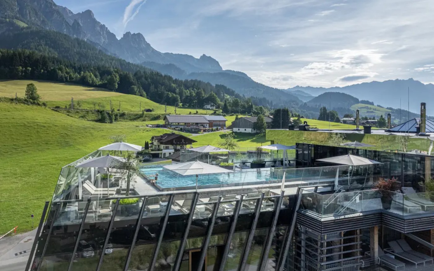 Das Pool des Salzburger Hofs in Leogang geplant vom Planungsbüro Lusser. Das Pool des Salzburger Hofs in Leogang geplant vom Planungsbüro Lusser.
