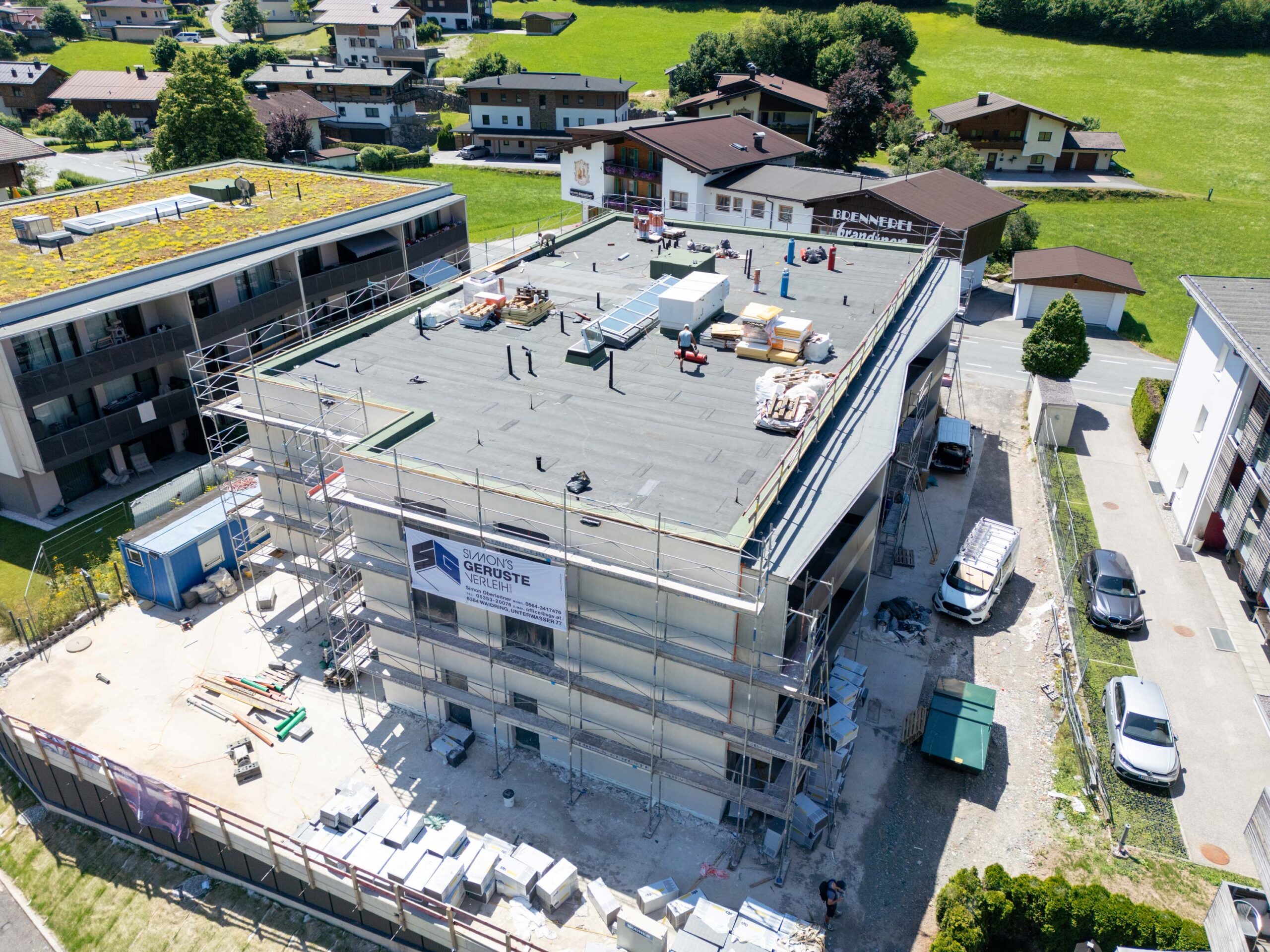 Ein Mehrfamilienhaus im Bau in Waidring geplant mit Installationen vom Planungsbüro Lusser. Ein Mehrfamilienhaus im Bau in Waidring geplant mit Installationen vom Planungsbüro Lusser.